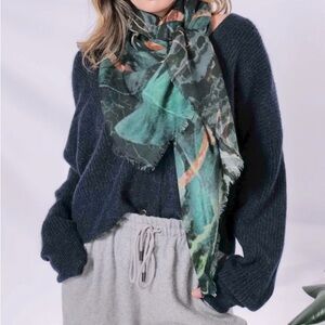 NEVER WORN - Super Light Wool Scarf